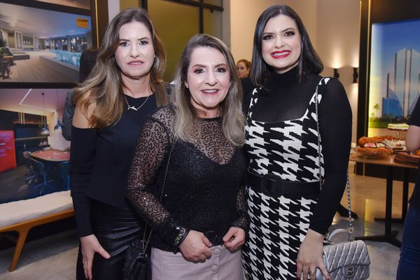 Rúbia Galvão, Karina Mazzini e Joana Barbosa