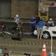 Imagem - Motociclista bate em picape e cai dentro da caçamba em Vila Velha