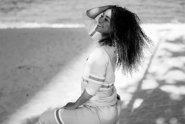 Luiza Scrivani, modelo e gari que atua nas ruas de Guarapari por Vitor Jubini