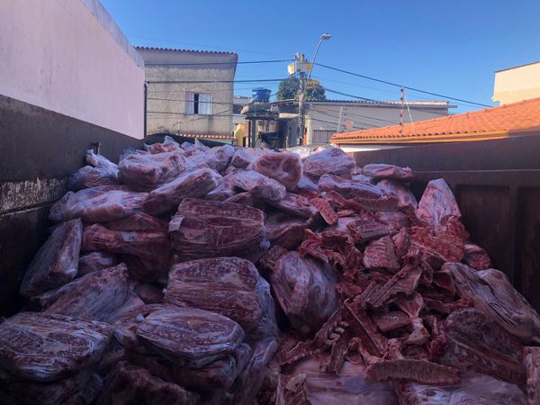 Polícia apreende 15 toneladas de carne clandestina em Vila Velha por Divulgação | Sesp