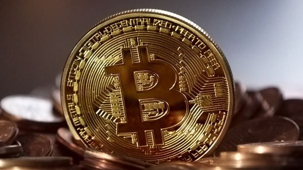 Apesar de serem digitais e descentralizados, os criptoativos não estão imunes às consequências dos conflitos comerciais