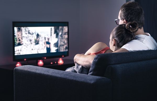 Assistir televisão, TV, streaming, namorados