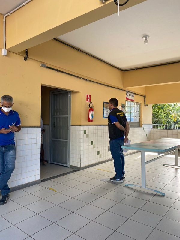 Agentes da Vigilância Epidemiológica e a Vigilância Sanitária realizaram vistoria na EEEFM Presidente Kennedy  por Vigilância Sanitária/ Prefeitura de Presidente Kennedy