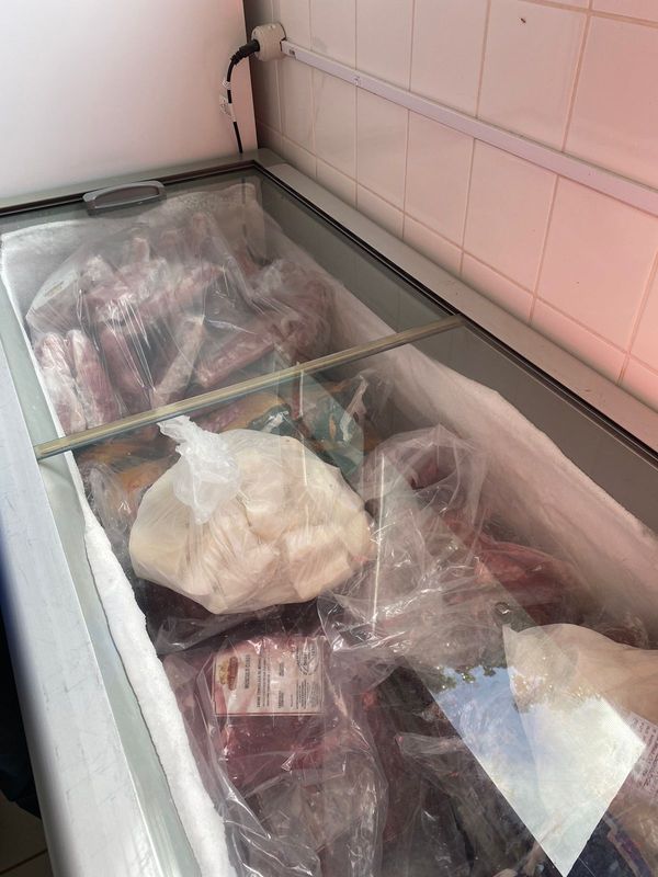 Foi feita uma vistoria no preparo dos alimentos da escola EEEFM Presidente Kennedy por Vigilância Sanitária/ Prefeitura de Presidente Kennedy