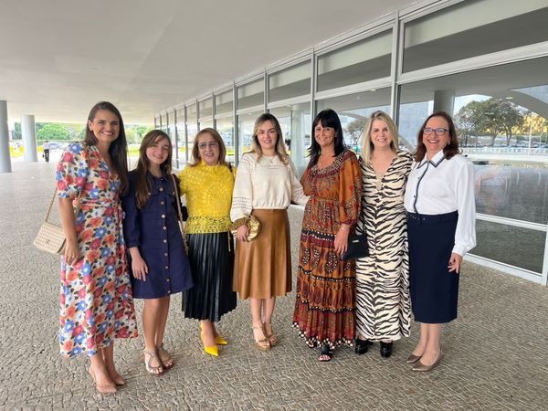 As bisnetas do pastor Manoel dos Passos Barros, Karina e Sarah, além das netas Jurama e Magda, estiveram em Brasília para receber a homenagem em nome da família
