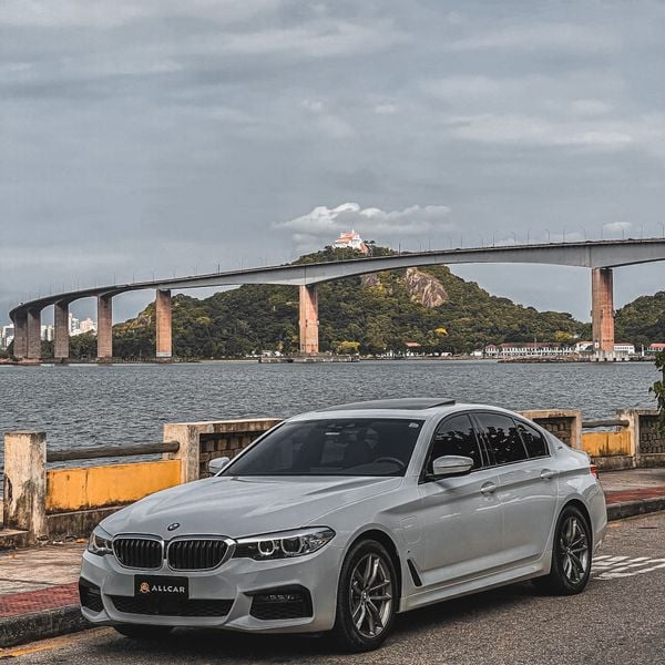 BMW 530i. Foto de coluna, favor não usar.