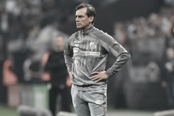 Fabian Bustos chegou ao Santos em fevereiro para substituir o treinador Fábio Carille