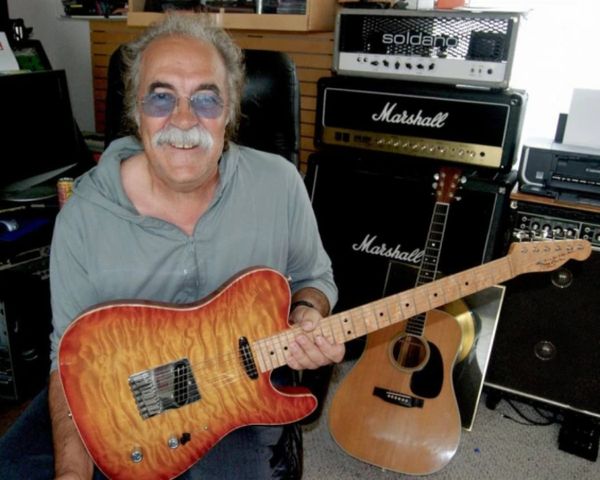 Guitarrista Manny Charlton morreu aos 80 anos. 