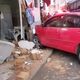 Imagem - Vídeo: carro invade restaurante em acidente em Colatina
