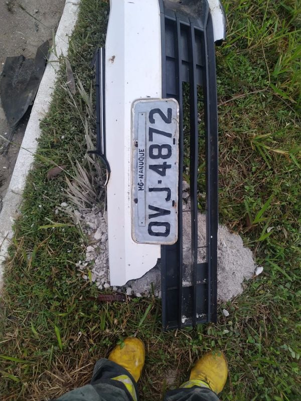 Carro ficou às margens da Rodovia Othovarino Duarte Santos, em São Mateus. Motorista estava sozinho por Foto leitor