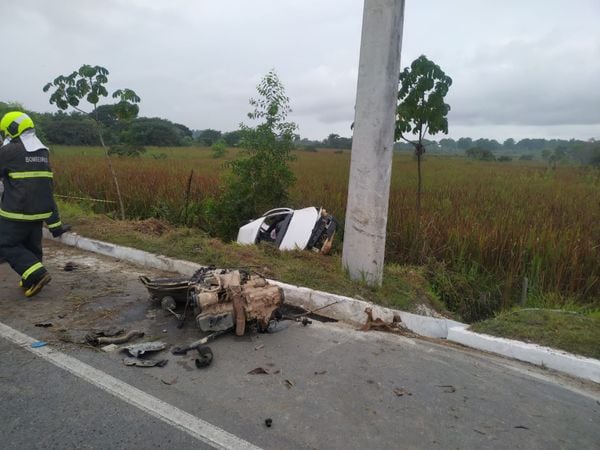 Carro ficou às margens da Rodovia Othovarino Duarte Santos, em São Mateus. Motorista estava sozinho por Foto leitor