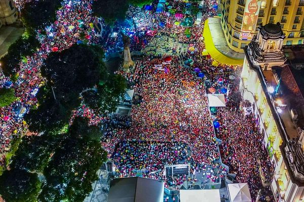 Milhares de pessoas estiveram presentes na Cinelândia, no Centro do Rio de Janeiro, durante evento do pré-candidato à presidência Lula