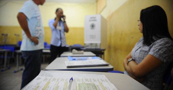 Além das convocações feitas pelo Tribunal Regional Eleitoral, qualquer eleitor maior de 18 anos pode se oferecer para servir à Justiça Eleitoral nos dias de eleição
