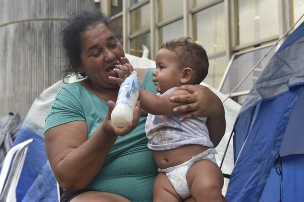 Famílias ocupam a área de acesso à Prefeitura de Vitória por Ricardo Medeiros