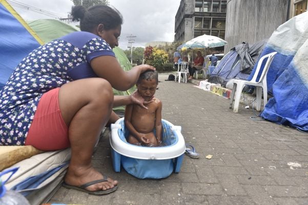 Famílias ocupam a área de acesso à Prefeitura de Vitória por Ricardo Medeiros