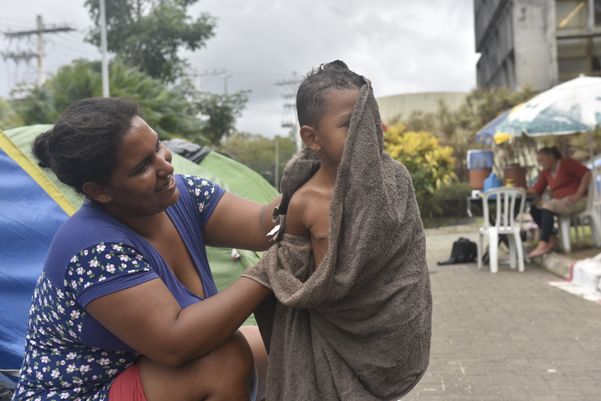 Famílias ocupam a área de acesso à Prefeitura de Vitória por Ricardo Medeiros