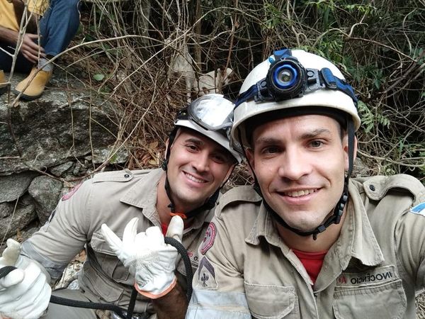 Resgate de cão mobiliza equipe com oito bombeiros em Conceição do Castelo por Divulgação/ Corpo de Bombeiros 