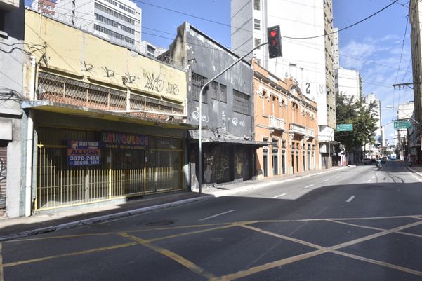 Lojas fechadas na Avenida Jerônimo Monteiro, Centro de Vitória