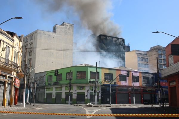 Incêndio na 25 de março foi extinto após mais de dois dias