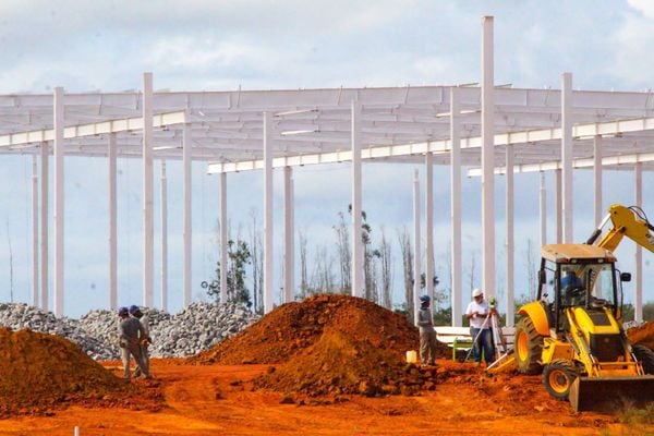 Pavimentações de estradas no interior de Linhares