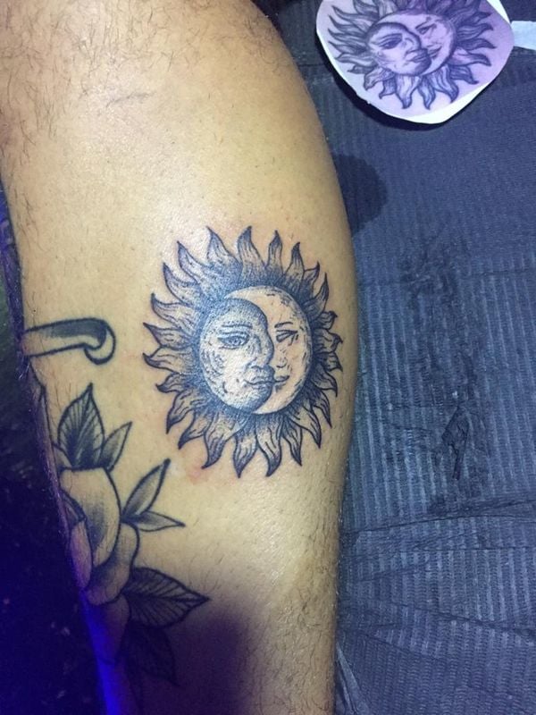 O advogado Henrique Vescovi fez uma tatuagem do encontro do sol com a lua, no Peru 