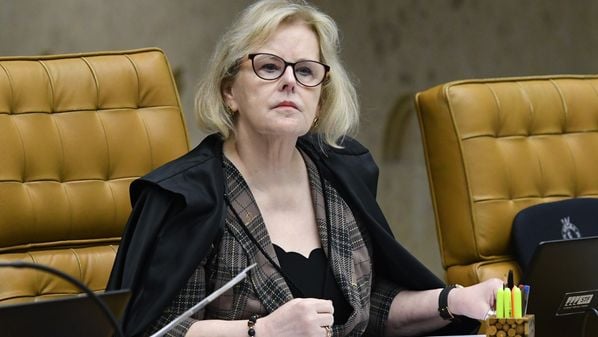 A ministra Rosa Weber suspendeu trecho do decreto do ex-presidente Jair Bolsonaro (PL) que concedeu indulto natalino a policiais condenados pelo massacre do Carandiru
