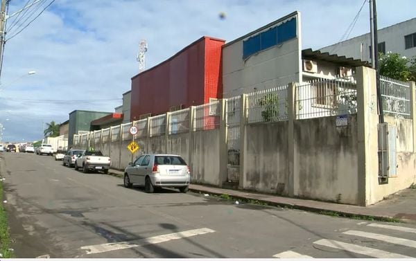 Assalto aconteceu na frente de um posto de saúde no bairro Carapina Grande, na Serra.