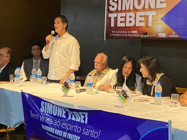 Ex-senador Ricardo Ferraço discursa, em Vitória, em evento da pré-campanha de Simone Tebet à Presidência da República