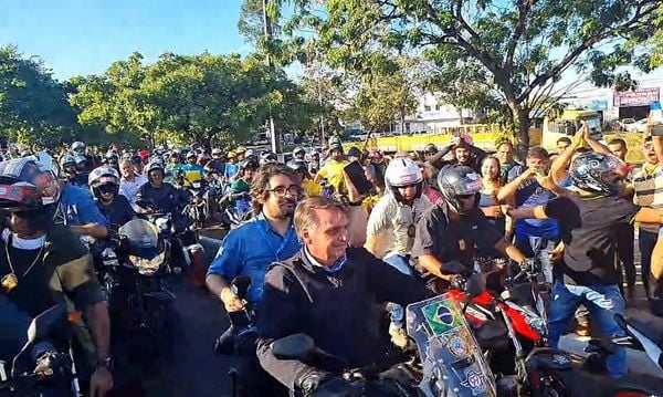 Presidente Jair Bolsonaro durante motociata em Imperatriz, no sul do Maranhão