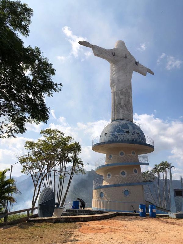Incêndio atinge área perto do Cristo Redentor de Mimoso do Sul por Ricardo Ramos