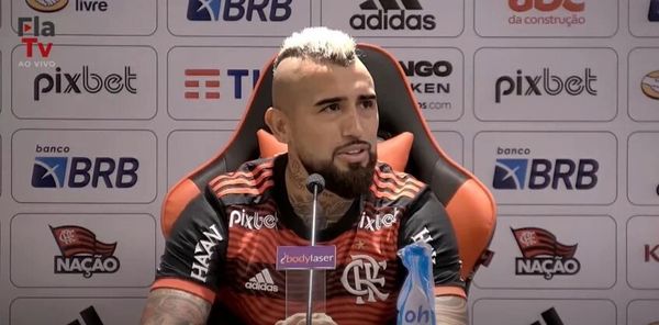Vidal chega ao Flamengo após anos de 'namoro' nas redes sociais