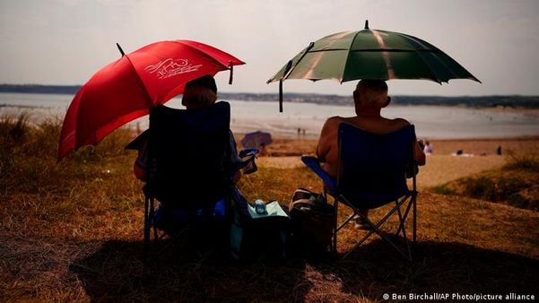 Europeus se protegem do sol em um dos verões mais intensos dos últimos tempos