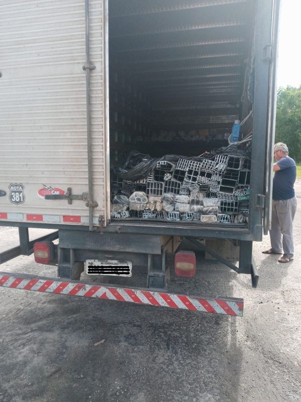 Outros caminhões, que levavam papeis higiênicos e guardanapos, também tiveram a carga apreendida por irregularidades por Divulgação | Secretaria da Fazenda (Sefaz)