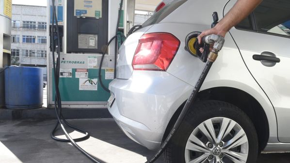 Disparada do petróleo amplia defasagem sobre o diesel e joga pressão por reajuste nos preços internos; empresa disse que não há risco de interrupção das importações e exportações neste momento