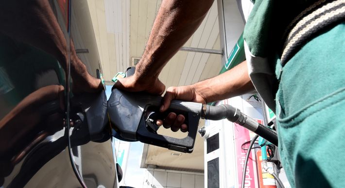 No País, preço médio do litro da gasolina foi de R$ 6,50 nos postos, enquanto o etanol foi vendido a R$ 5,50, numa redução de 8,34%