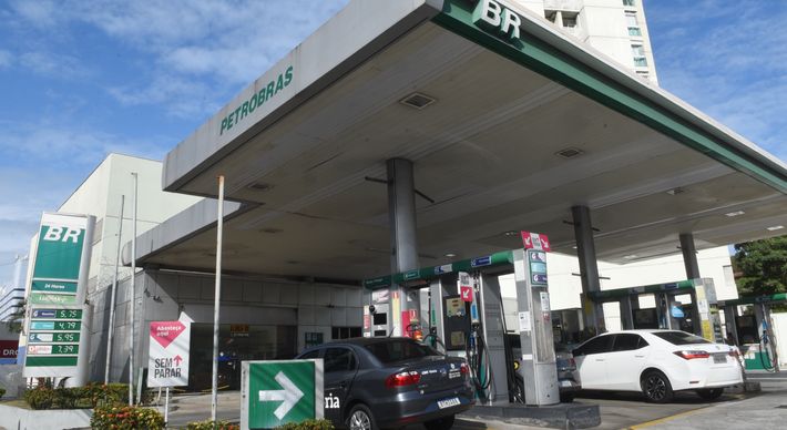 O diesel, por outro lado, não passou por redução nas refinarias da Petrobras, em um reflexo da pressão internacional mantida sobre os preços