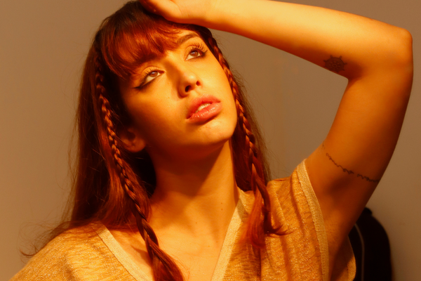 A cantora Alinne Garruth lança o remix de ‘Quente como na Fronteira do México’