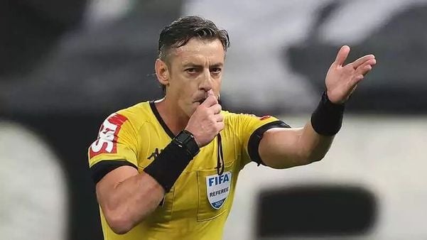 Rapahel Claus é um dos representantes do Brasil no quadro de árbitros da FIFA