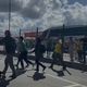 Michelle Bolsonaro atende aos apoiadores do presidente no Aeroporto de Vitória