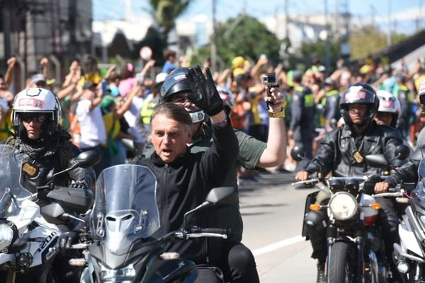 Bolsonaro na descida da terceira ponte - sentido Vitória por Carlos Alberto Silva