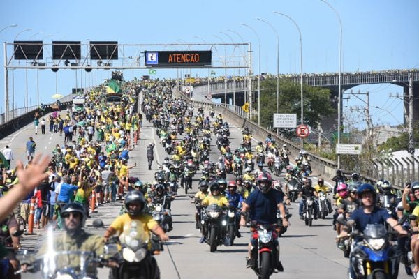 Bolsonaro na descida da terceira ponte - sentido Vitória por Carlos Alberto Silva
