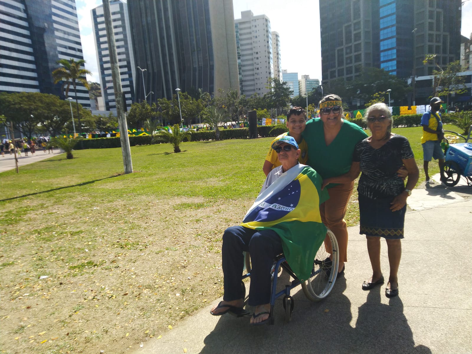 Sandra Carmo, 41, Militar Farmacêutica, trouxe os avós Herundino Resende, 80 e Cesariana Evangelista, 73. Os avós são do Pará
