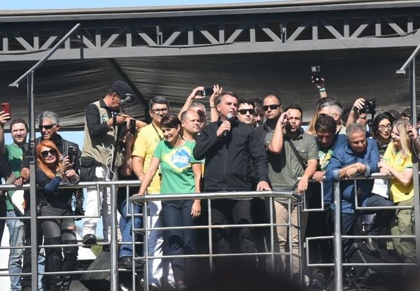 Presidente Jair Bolsonaro discursou na Praça do Papa em acenos aos evangélicos falando de luta do bem contra o mal, criticando a ideologia de gênero e o aborto