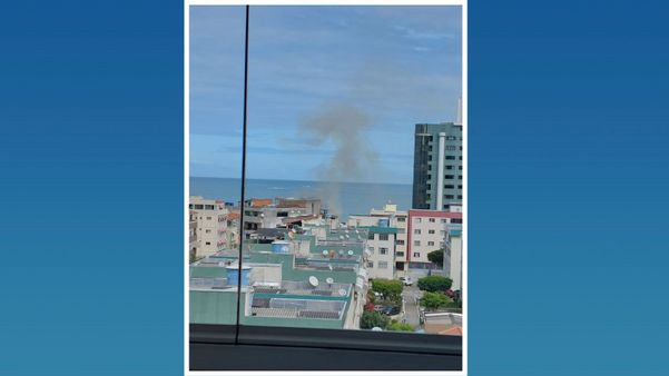 Uma fumaça que podia ser vista de alguns pontos de Vila Velha, na tarde desta segunda-feira (25), chamou a atenção: era resultado de um incêndio que aconteceu em um prédio do bairro Itapuã