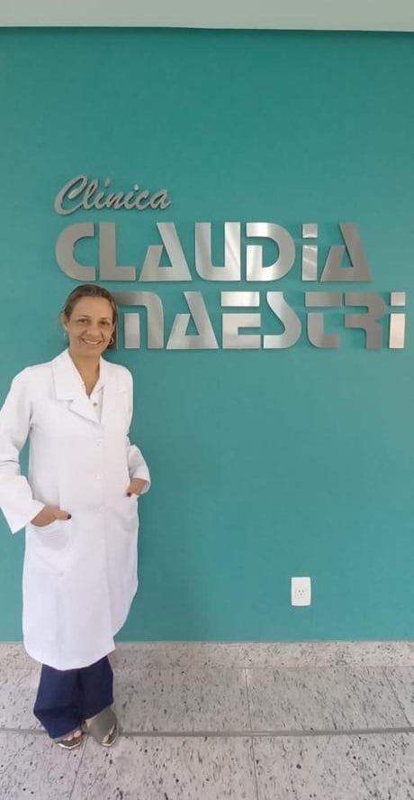 A oftalmologista Claudia Maestri destaca que crianças, mesmo as bem pequenas, devem visitar um especialista para verificar a saúde dos olhos