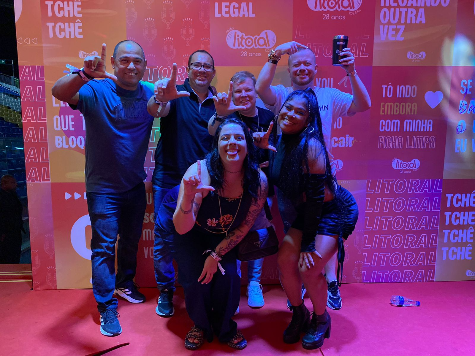 Carlos Gonzada e equipe Rádio Litoral. Crédito: Thiago Almeida