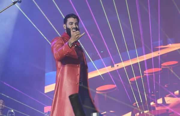 Vídeo: Gusttavo Lima surpreende fãs ao jogar sinuca em bar de