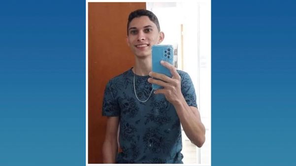 Geovane dos Reis Inocente tinha 25 anos de idade e colidiu contra um caminhão, no bairro Marcílio de Noronha, nesta terça-feira (26)