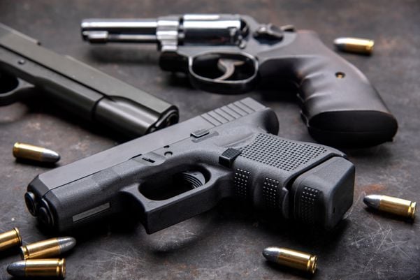 Bandidos compram armas no mercado legal a um preço até 65% menor do que pagavam via contrabando