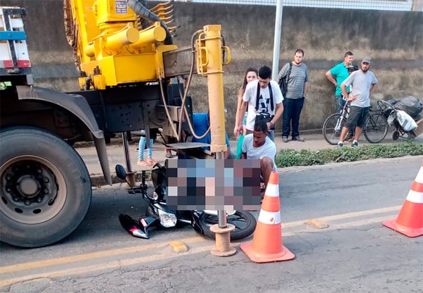 Vítima, de 25 anos, trafegava pela principal avenida do bairro Marcílio de Noronha, nesta terça-feira (26), quando o acidente aconteceu